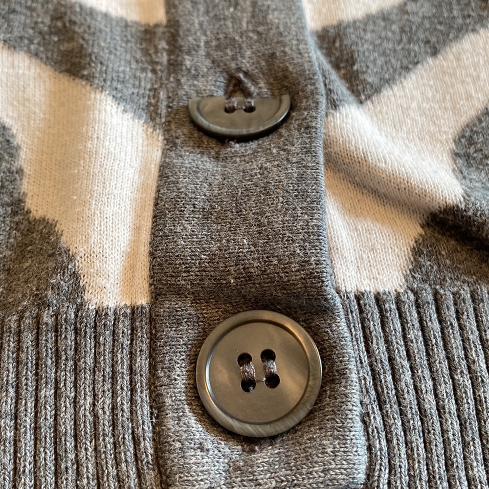 Express Gray White Zebra Print V-Neck Buttoned Cardigan - Picture 5 of 10